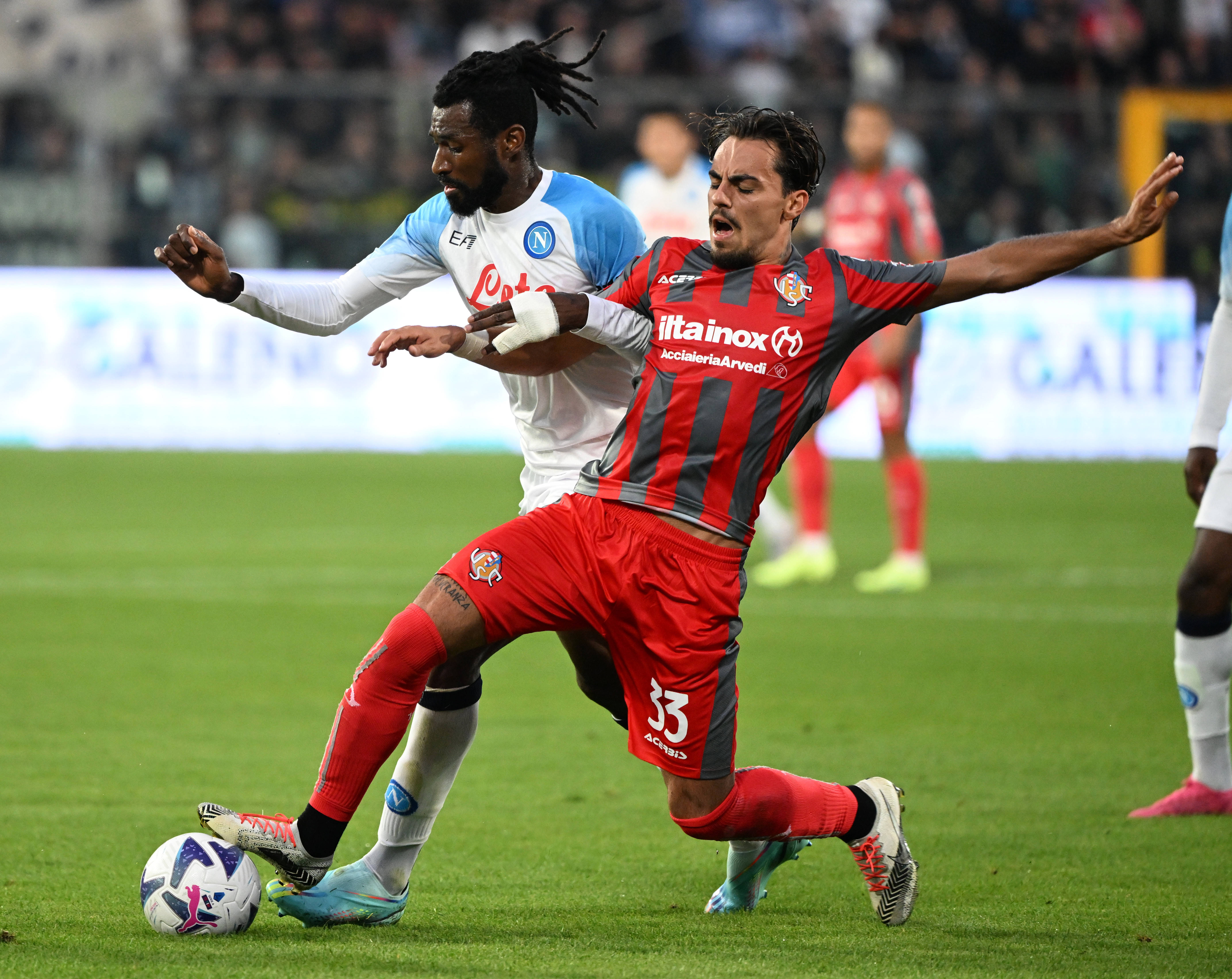 今晚欧冠焦点战,乌迪内斯完成单刀错失,形势明朗,控场能力成焦点  今晚欧冠焦点战,乌迪内斯完成单刀错失,形势明朗,控场能力成焦点