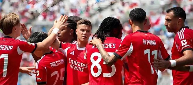 羽毛球大师赛焦点战：雪域迅豹队翻盘祁连巨龙队，外线火力全开。团队防守值得称道的简单介绍