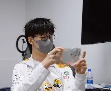 UFC夜战：中原银狐队鏖战漓江猎隼队，速度优势明显边路成突破口(猎隼电视剧42集免费观看)